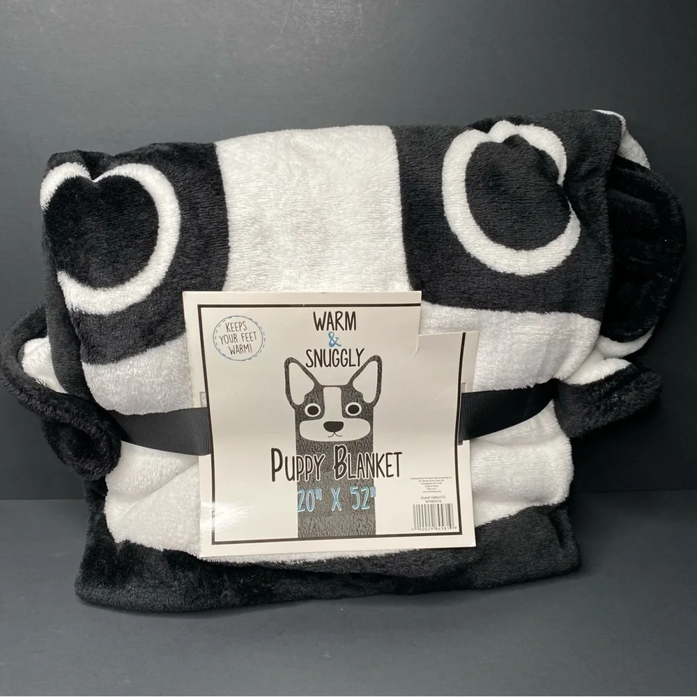 New Puppy Blanket Black & White Feet Pockets 22